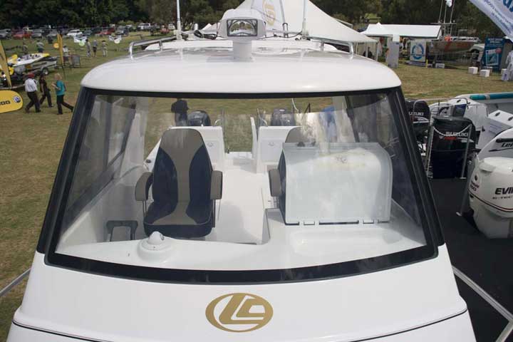 catamarans_a_moteur_LC8000